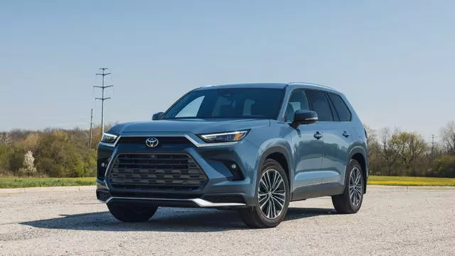Choosing the Optimal 2026 Toyota Grand Highlander Hybrid Trim