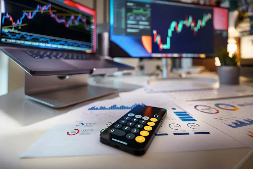 Jim Cramer's Investment Preference: Blackstone Over Blue Owl Amidst Private Credit Discussions