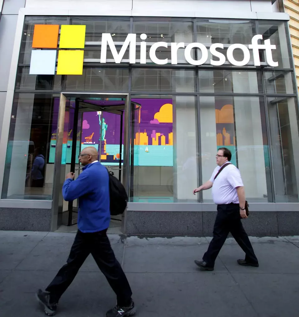 Analyzing Microsoft's Investment Appeal: A Deep Dive into Stock Performance and Analyst Projections