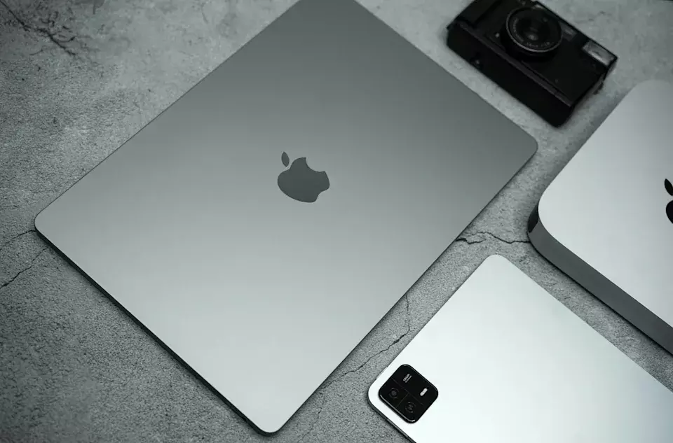 Jim Cramer Advocates Holding Apple Stock Amid AI Debates