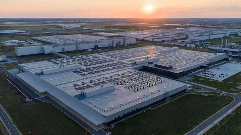 Mercedes-Benz Boosts Hungarian Production with €1 Billion Expansion