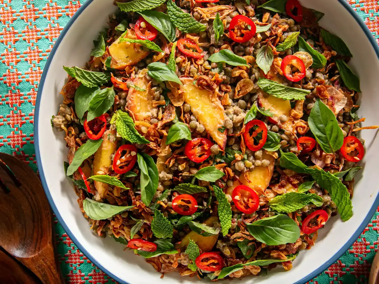 Refreshing Lentil and Peach Salad with Zesty Lemongrass Dressing