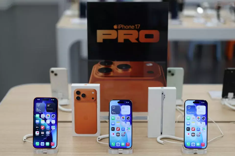 Smartphone Market Faces Historic Decline Amid AI Memory Shortage