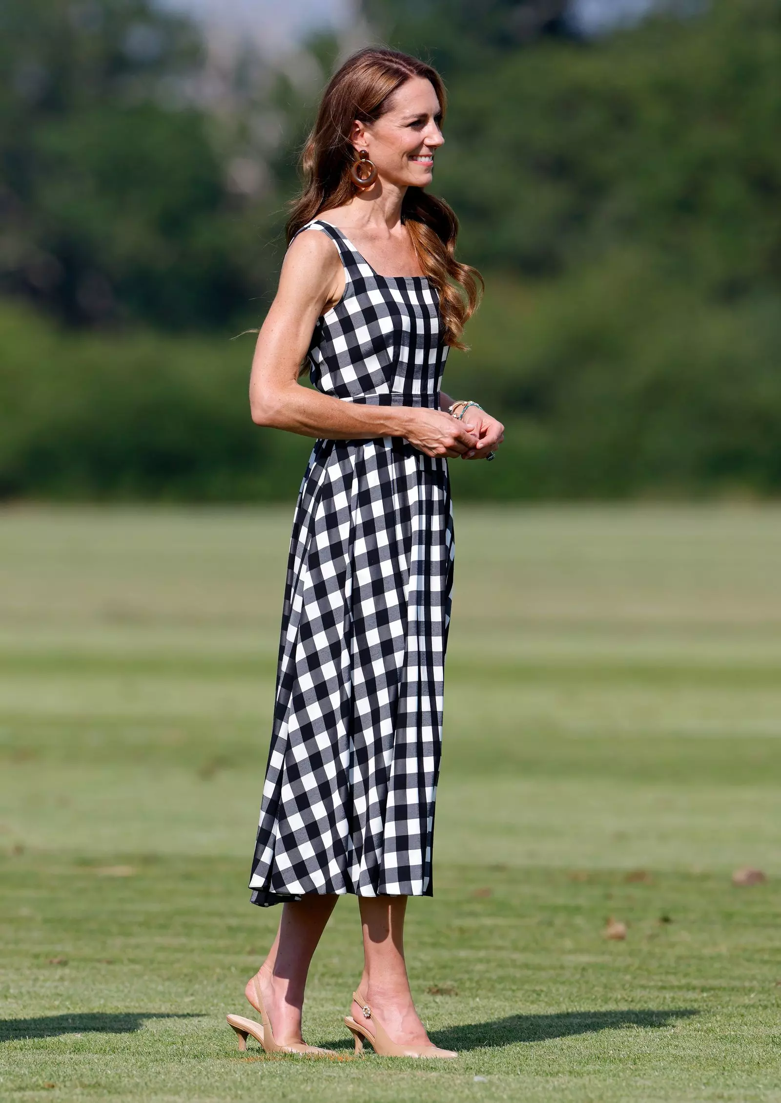 Royal Gingham: A Timeless Summer Fashion Statement