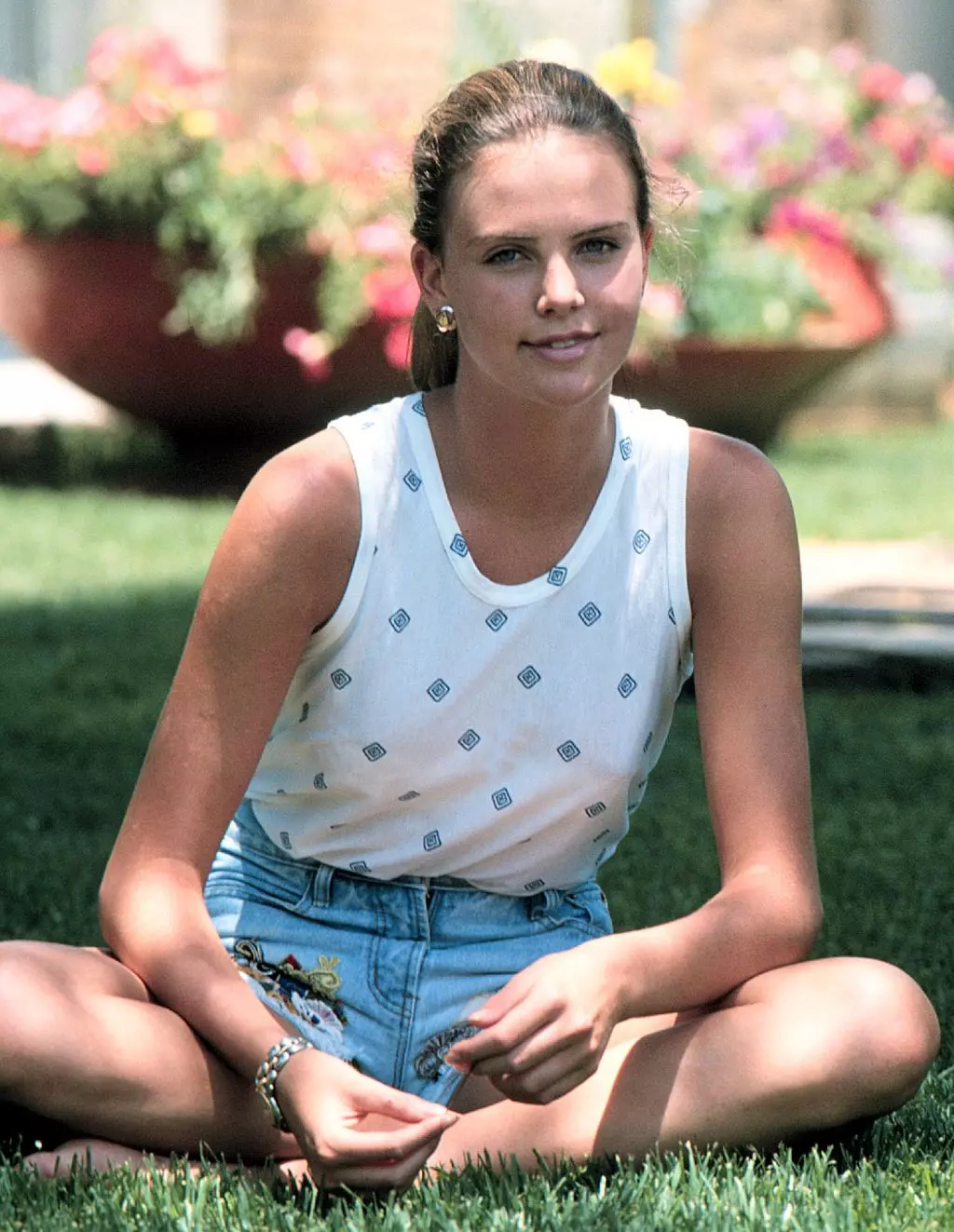 Charlize Theron's Early Career: A Retrospective Through Photographs