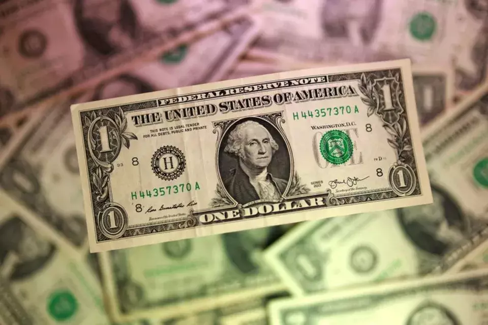 Global Currencies React to Geopolitical Tensions and Political Shifts
