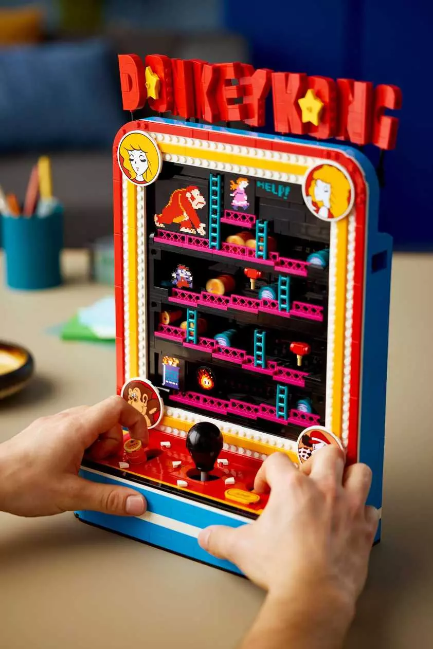 Lego and Nintendo Unveil Interactive Donkey Kong Arcade Set