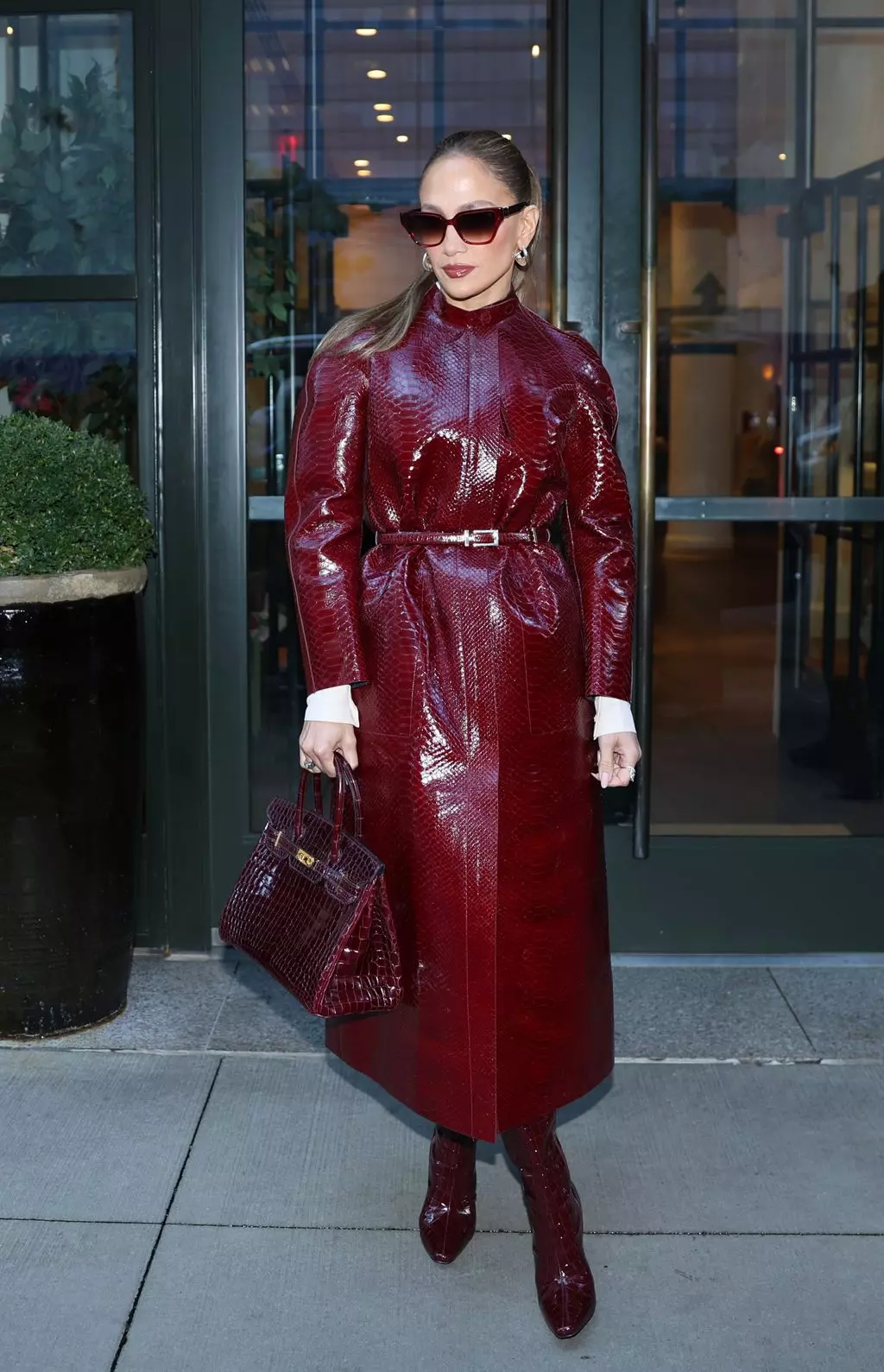 Jennifer Lopez's Iconic Fashion Evolution: A Retrospective