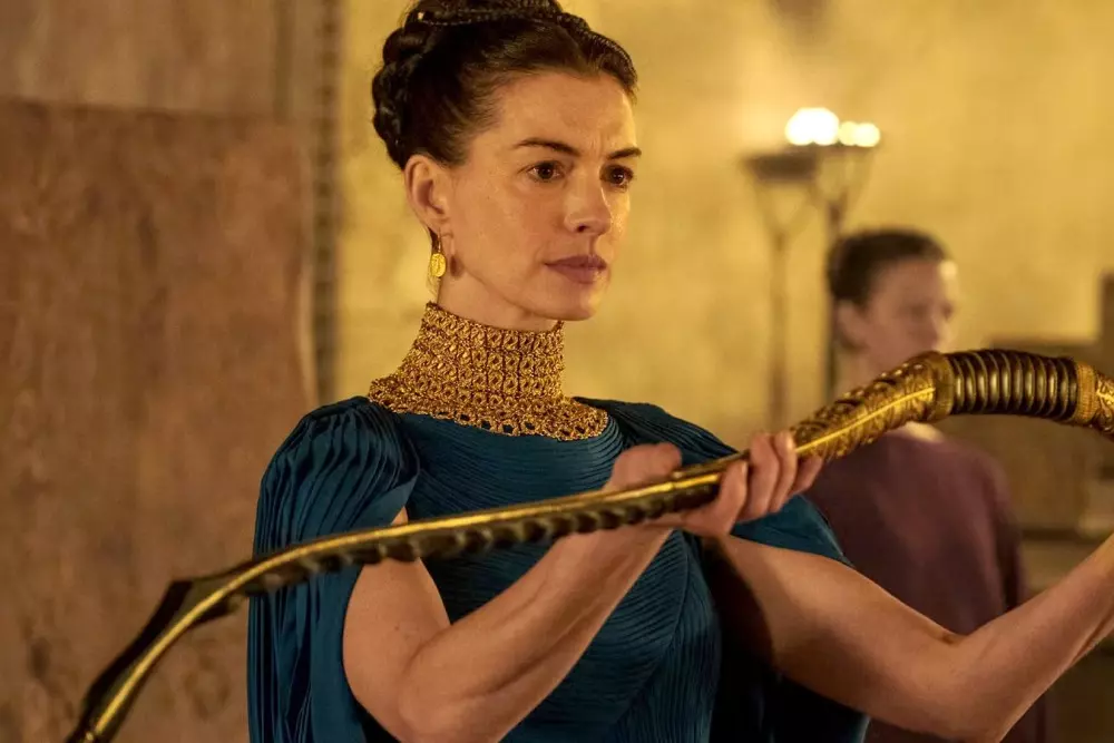 Anne Hathaway's Oscar Campaign Dilemma for 'The Odyssey'
