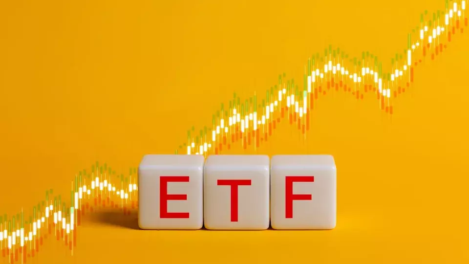 Maximizing Income and AI Upside: A Look at Top Nasdaq-100 Covered Call ETFs