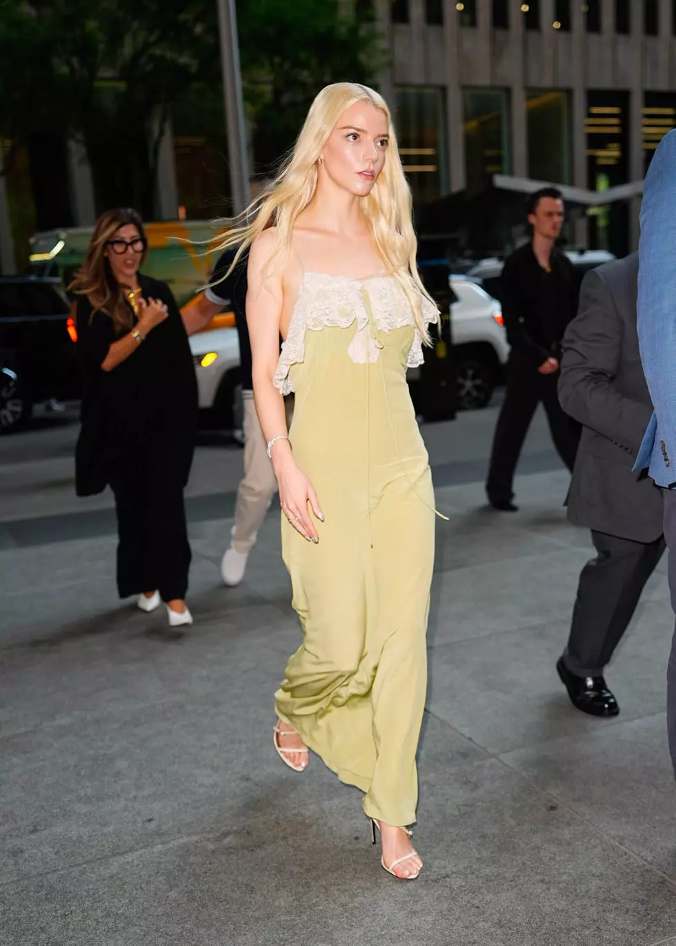 Celebrity-Inspired Summer Dress Styles for Every Occasion