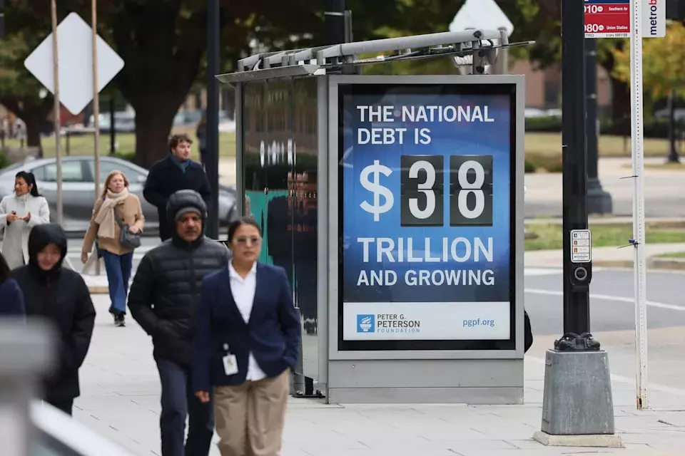 US Debt Surges, Fueling Investor Shift to Bitcoin and Gold