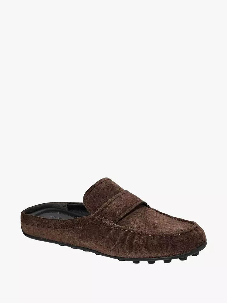 Summer Loafers: The Versatile Footwear for Any Occasion