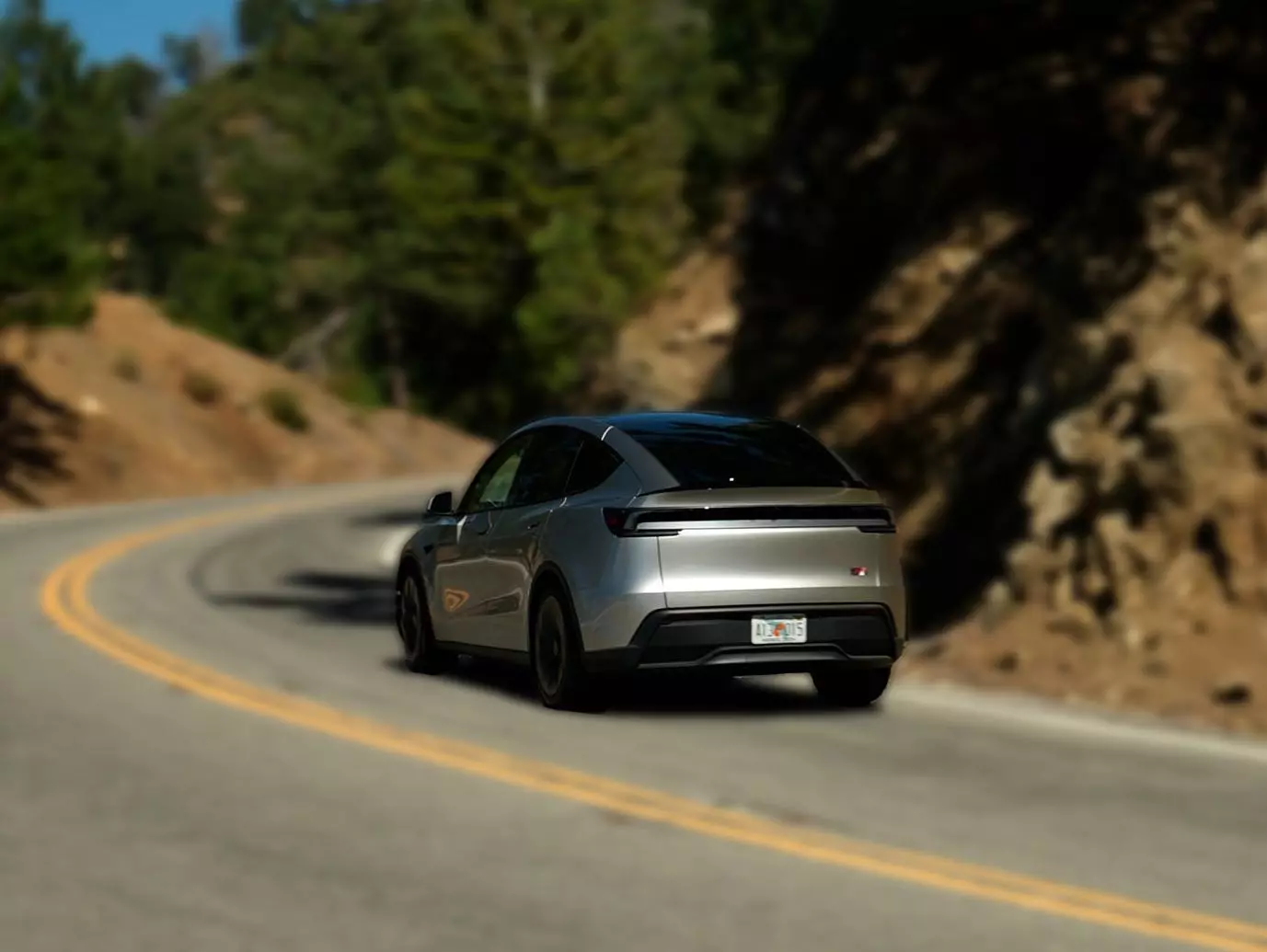2027 Tesla Model Y L Premium: An Expanded Electric SUV with Enhanced Features
