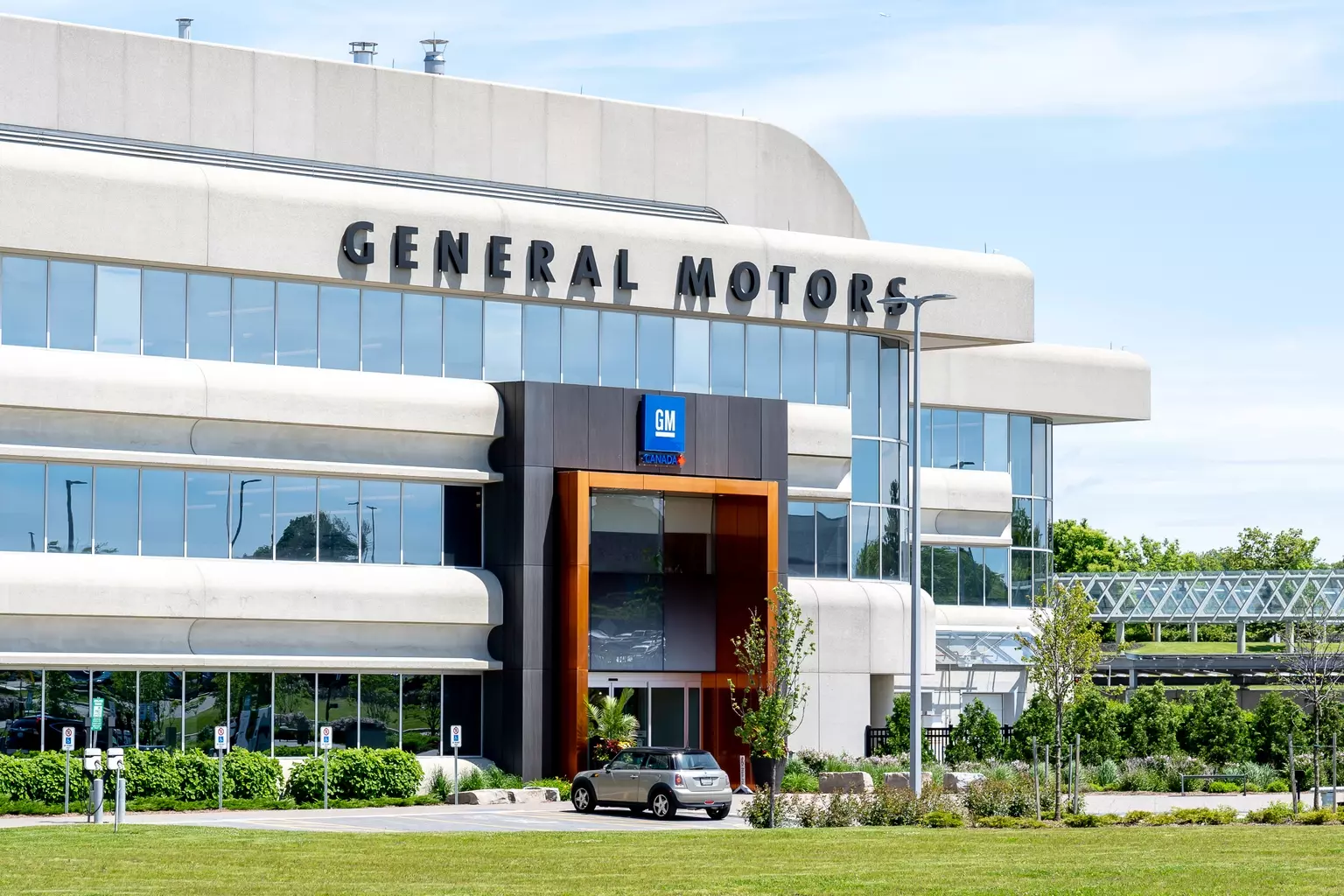 General Motors Exceeds Q2 Expectations and Raises Full-Year Outlook