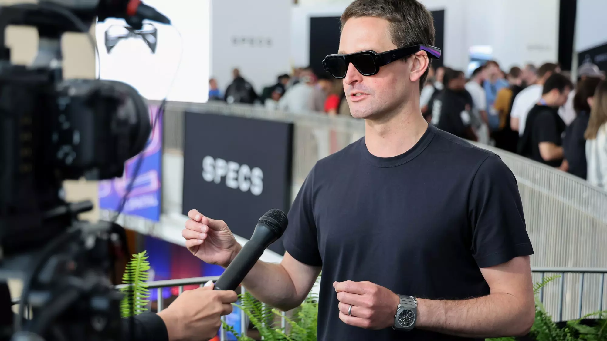 Snap's Bold Vision: CEO Sees Wearable Glasses as Future Growth Engine Amid Profitability Push