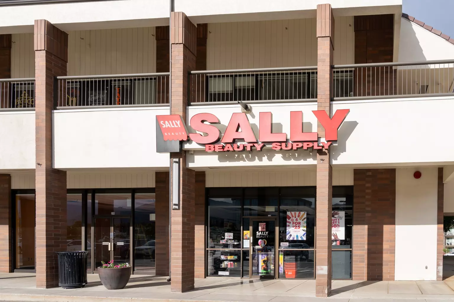 Sally Beauty Holdings: A Deep Dive into Its Financial Performance and Future Prospects