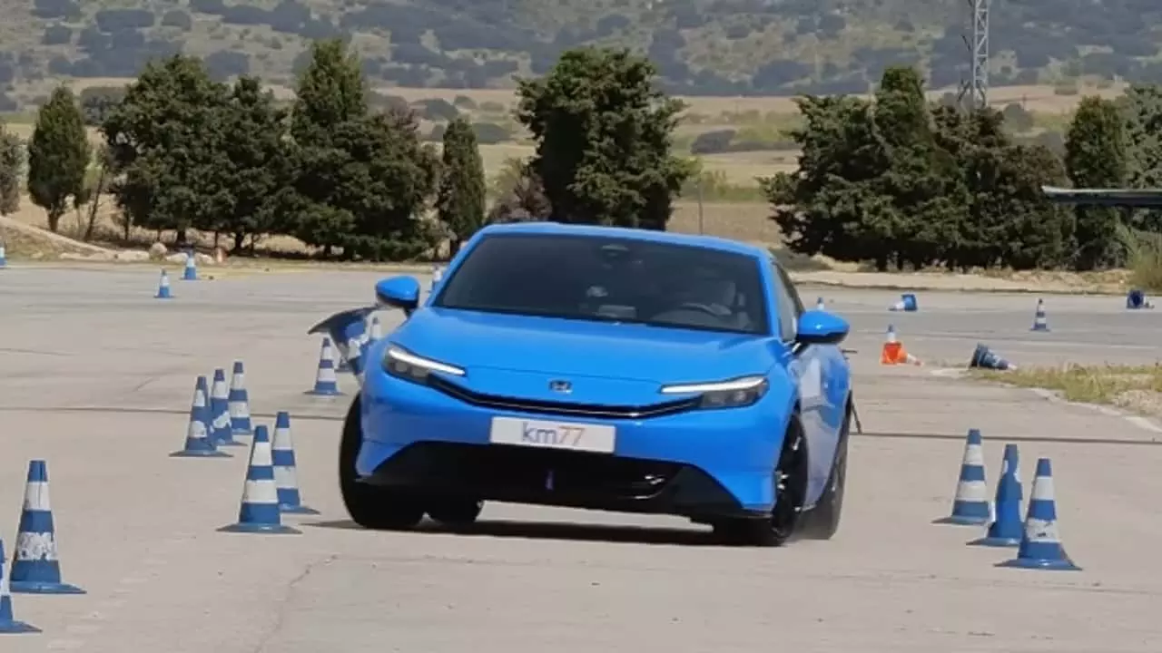 Honda Prelude Excels in Emergency Maneuver Test