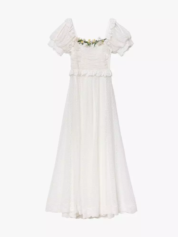 Choosing the Perfect Dress for an Intimate Outdoor Wedding