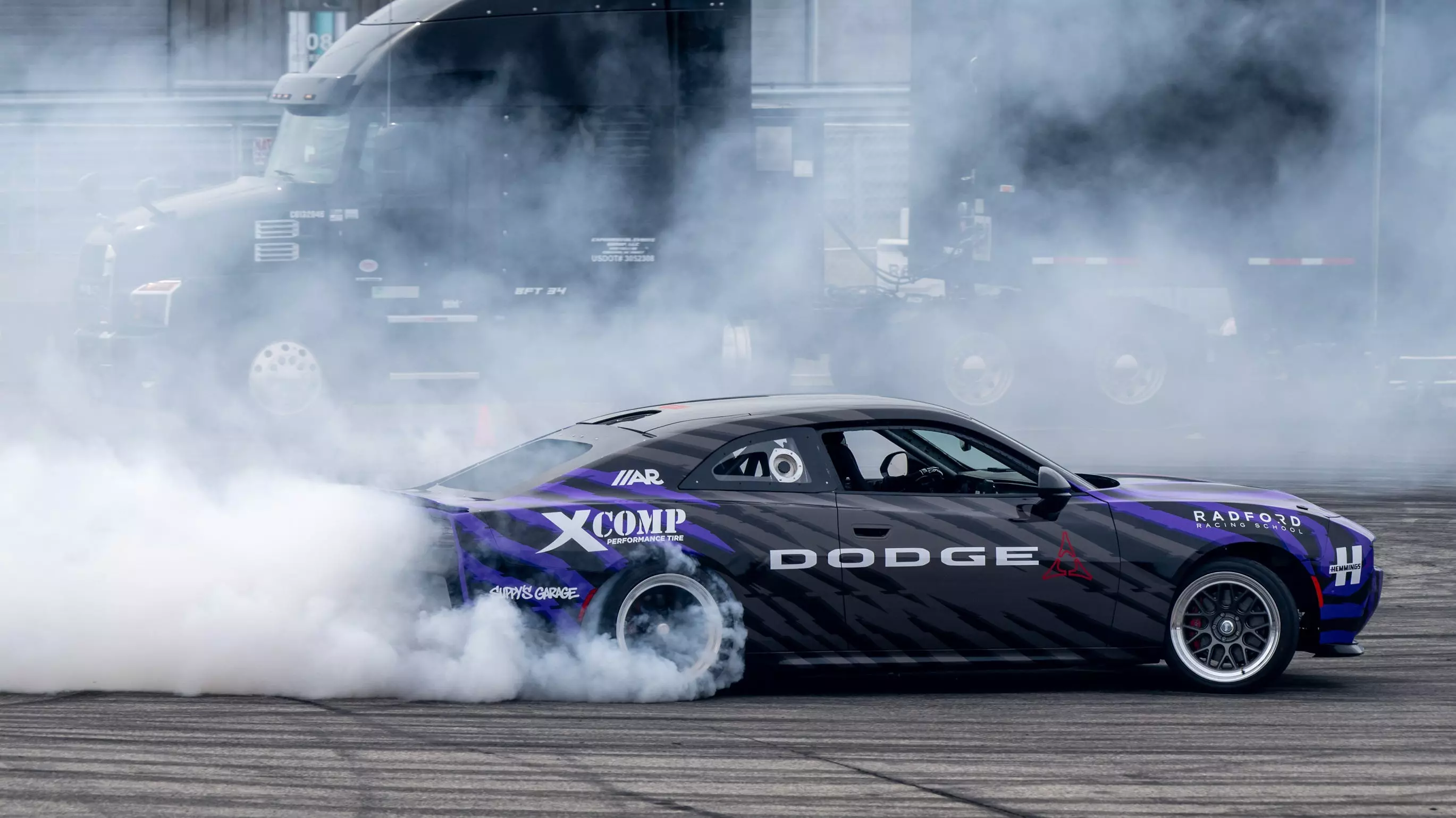 Dodge Unveils High-Performance Manual Chargers for Drifting