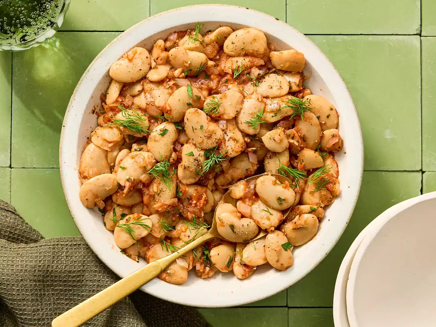 Greek Butter Bean Salad with Tomatoes, Dill, and Oregano: A Quick and Flavorful Delight