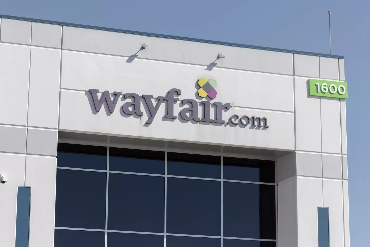 Wayfair's Strategic Shift: Omni-Channel Expansion and Financial Performance Concerns