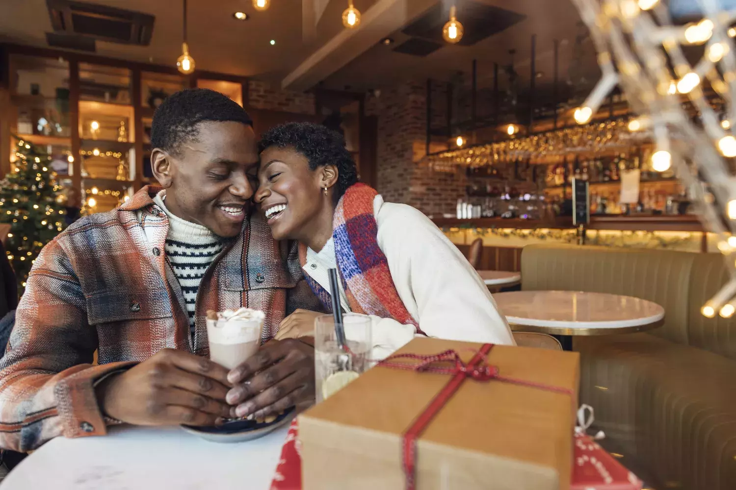 The Art of Thoughtful Giving: Navigating Holiday Gift Etiquette