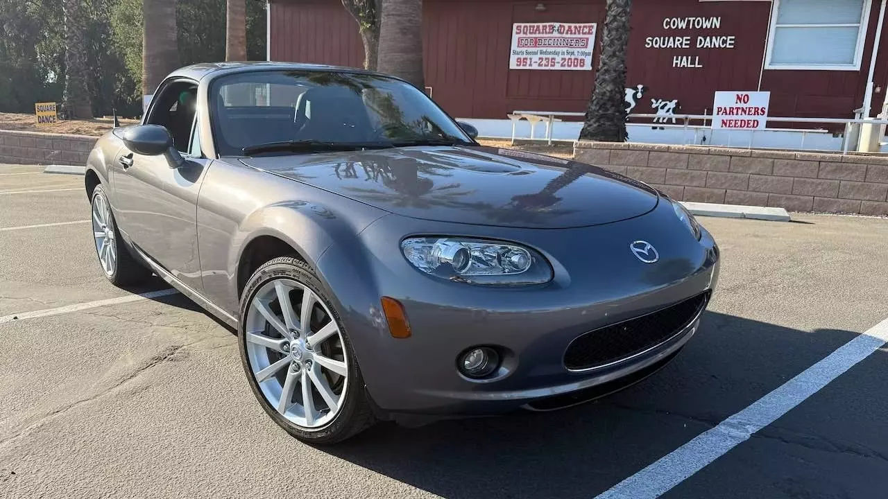2007 Mazda MX-5 Miata MT: A Grand Touring Roadster with Modern Upgrades