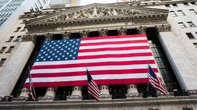 Technology Stocks Show Mixed Trends in Early Trading