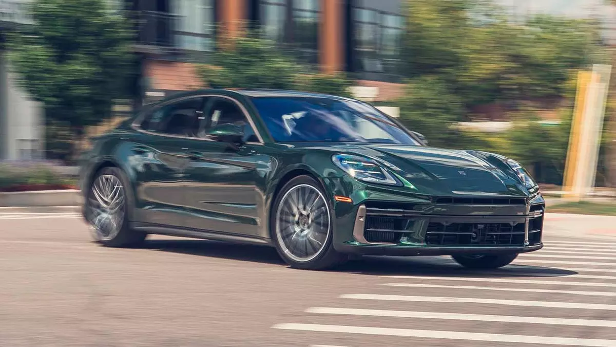 2027 Porsche Panamera Turbo E-Hybrid / Turbo S E-Hybrid: A Dual-Nature Luxury Performance Sedan