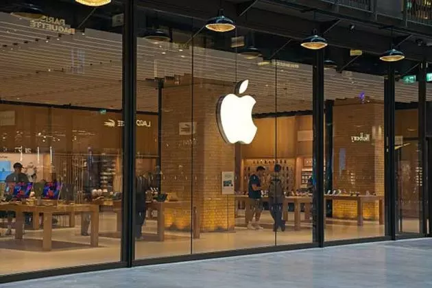 Apple's Stretched Valuation and Growing Headwinds Signal Caution for Investors