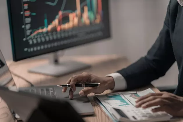 Fidelity OTC Portfolio Outperforms NASDAQ Composite Amid AI Surge