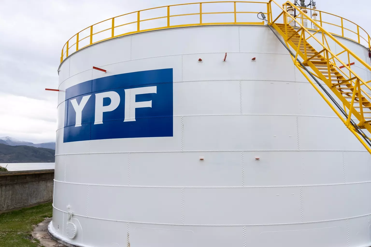 YPF Faces Macroeconomic Hurdles Despite Strong Performance