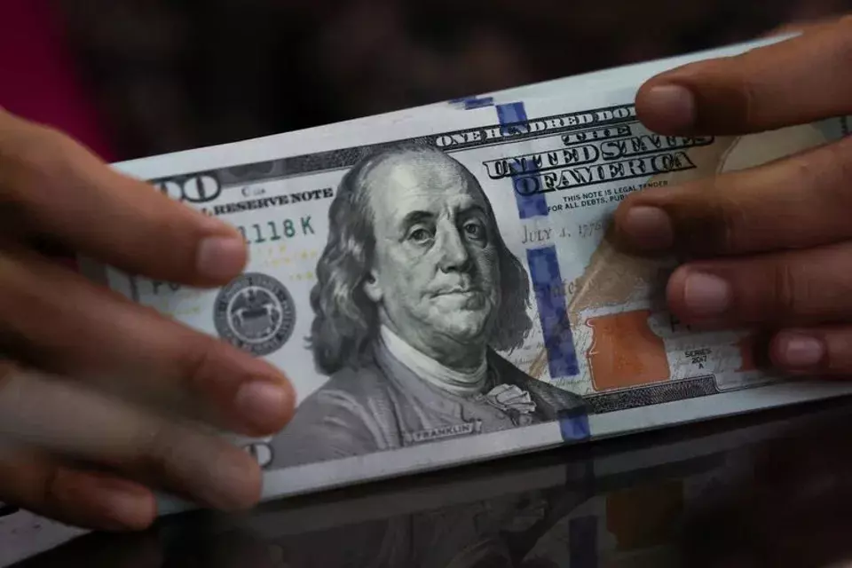 US Dollar Remains Steady Amidst Dovish Federal Reserve Expectations and Global Inflation Concerns