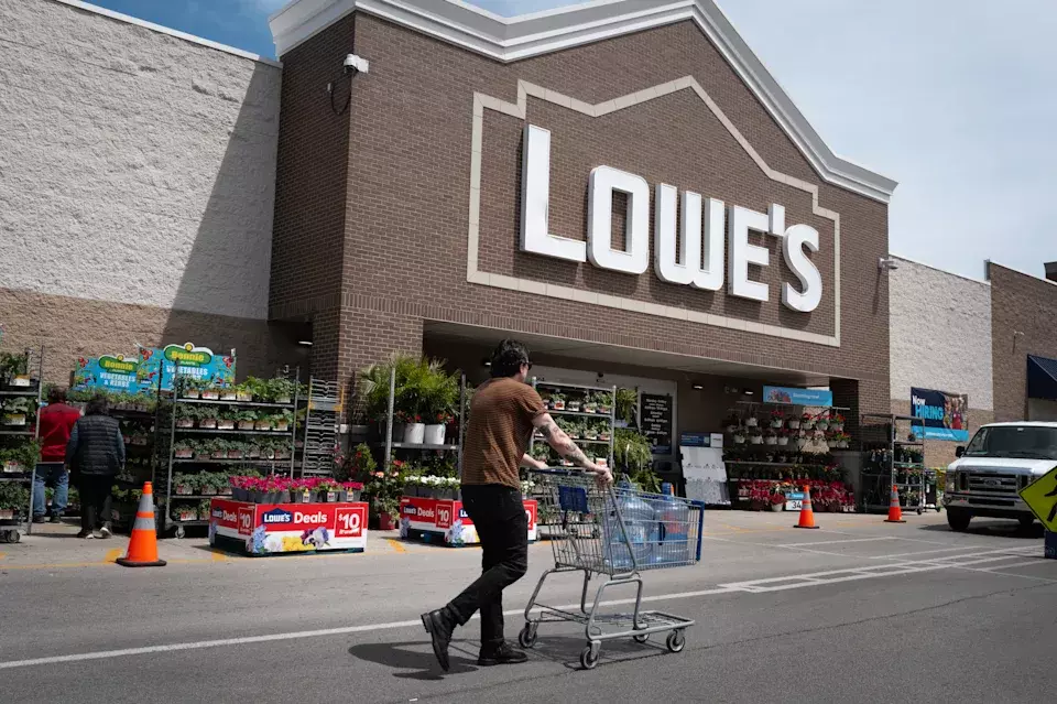 Lowe's navigates challenging DIY market with cautious projections