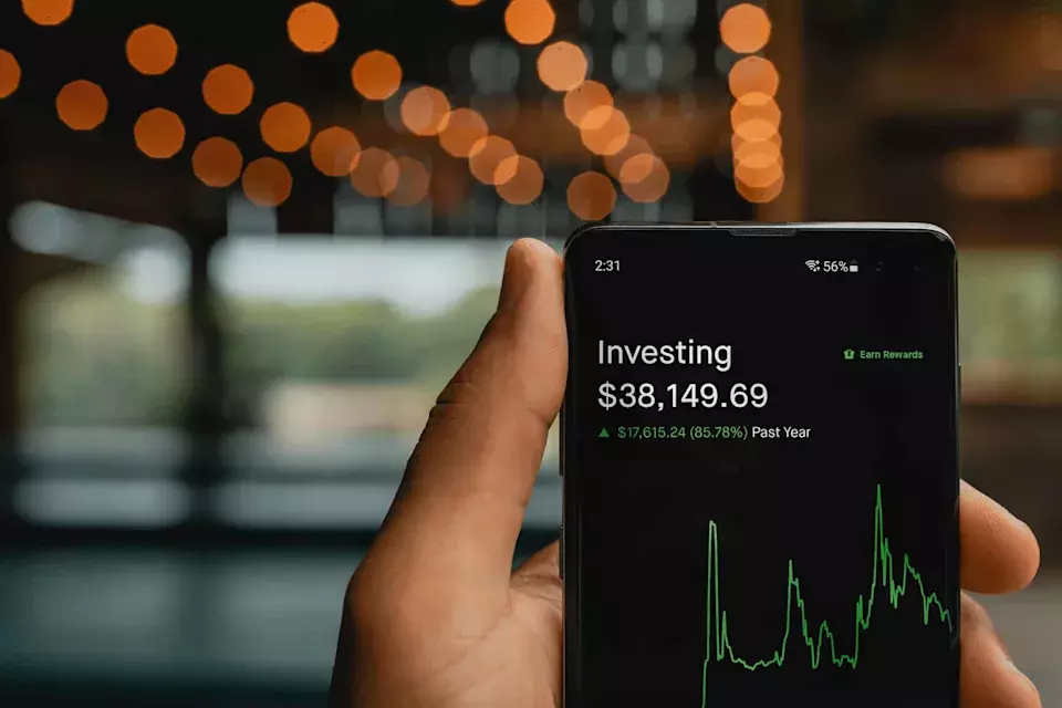 Fintech Firms Webull and Robinhood See Significant Gains Amidst Cryptocurrency Market Surge