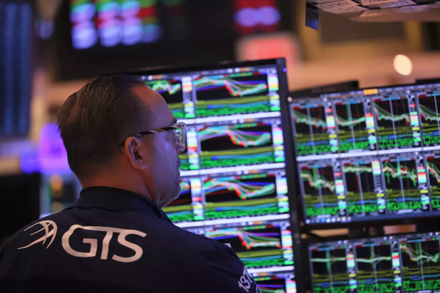 Stocks vs. Bonds: A Comprehensive Investment Guide