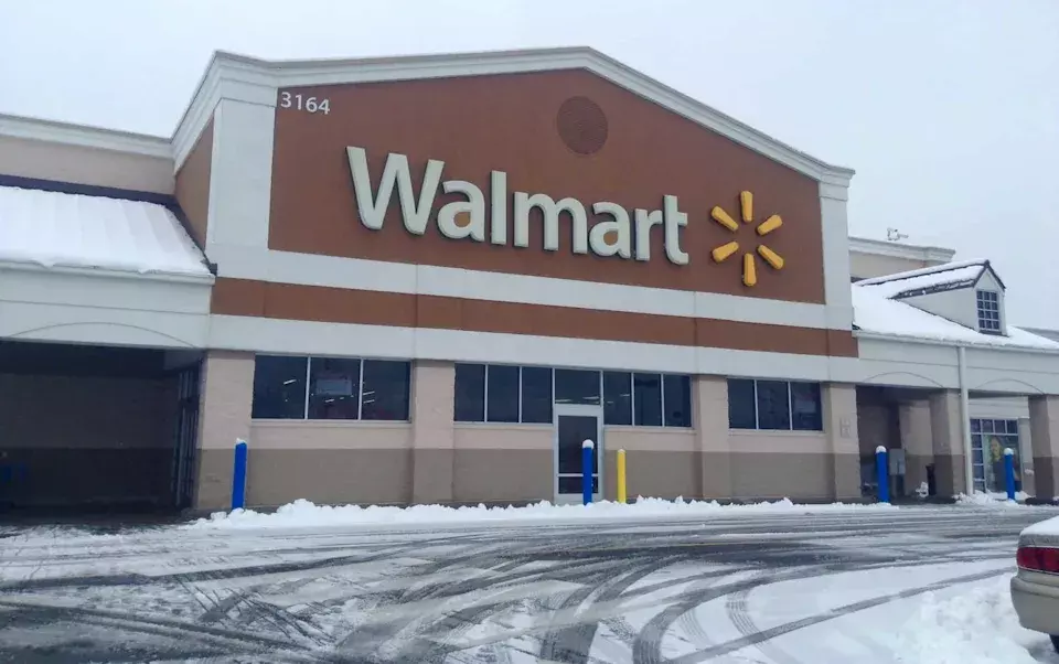 Walmart Shares Dip Amidst Slowest Sales Growth Since 2020, While Rivals Maintain Stability