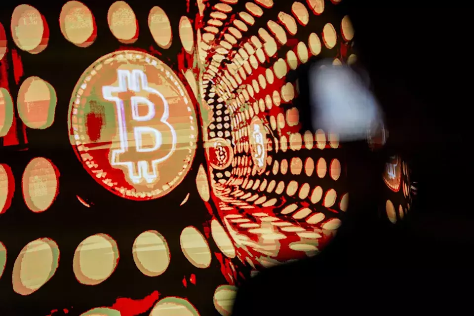 Bitcoin Hits $72,000 After Key Economic and Political Announcements