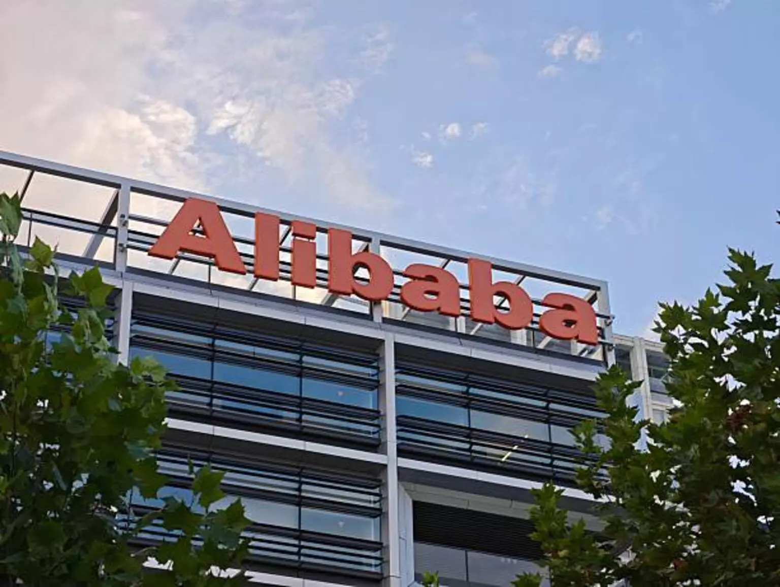Alibaba's Q1 Performance: Revenue Meets Expectations, AI Investment Weighs on Earnings
