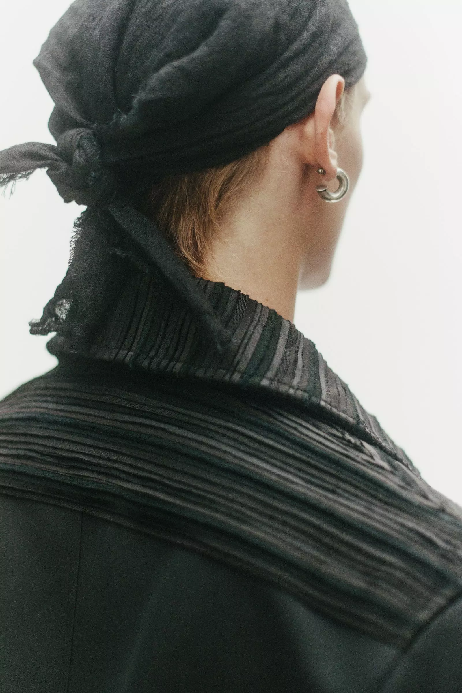 The Resurgence of Men's Dangling Earrings on the Runway