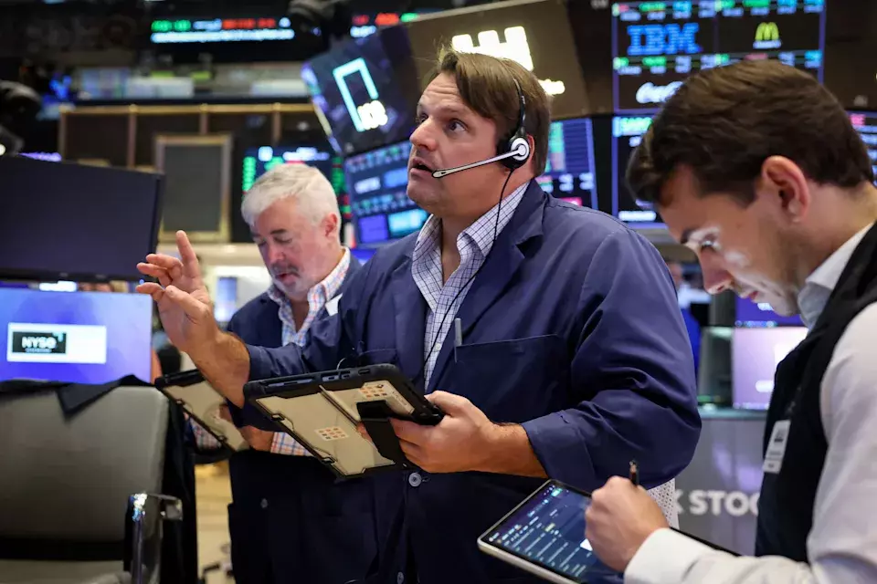 Market Resilience Amidst Trade Tensions: US Stocks Advance Despite Canada's Retaliatory Tariffs
