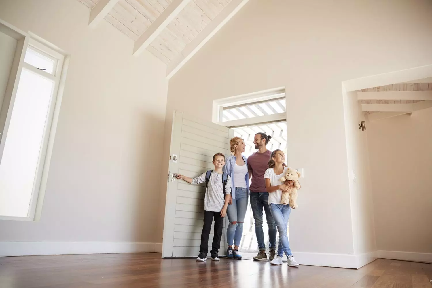 Understanding Open Houses: Definition, Operation, Pros, and Cons