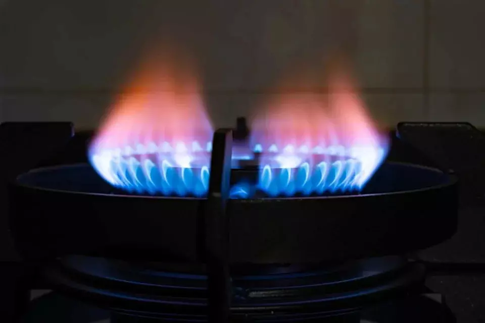 Natural Gas Prices Decline Alongside Crude Oil Amidst Market Fluctuations