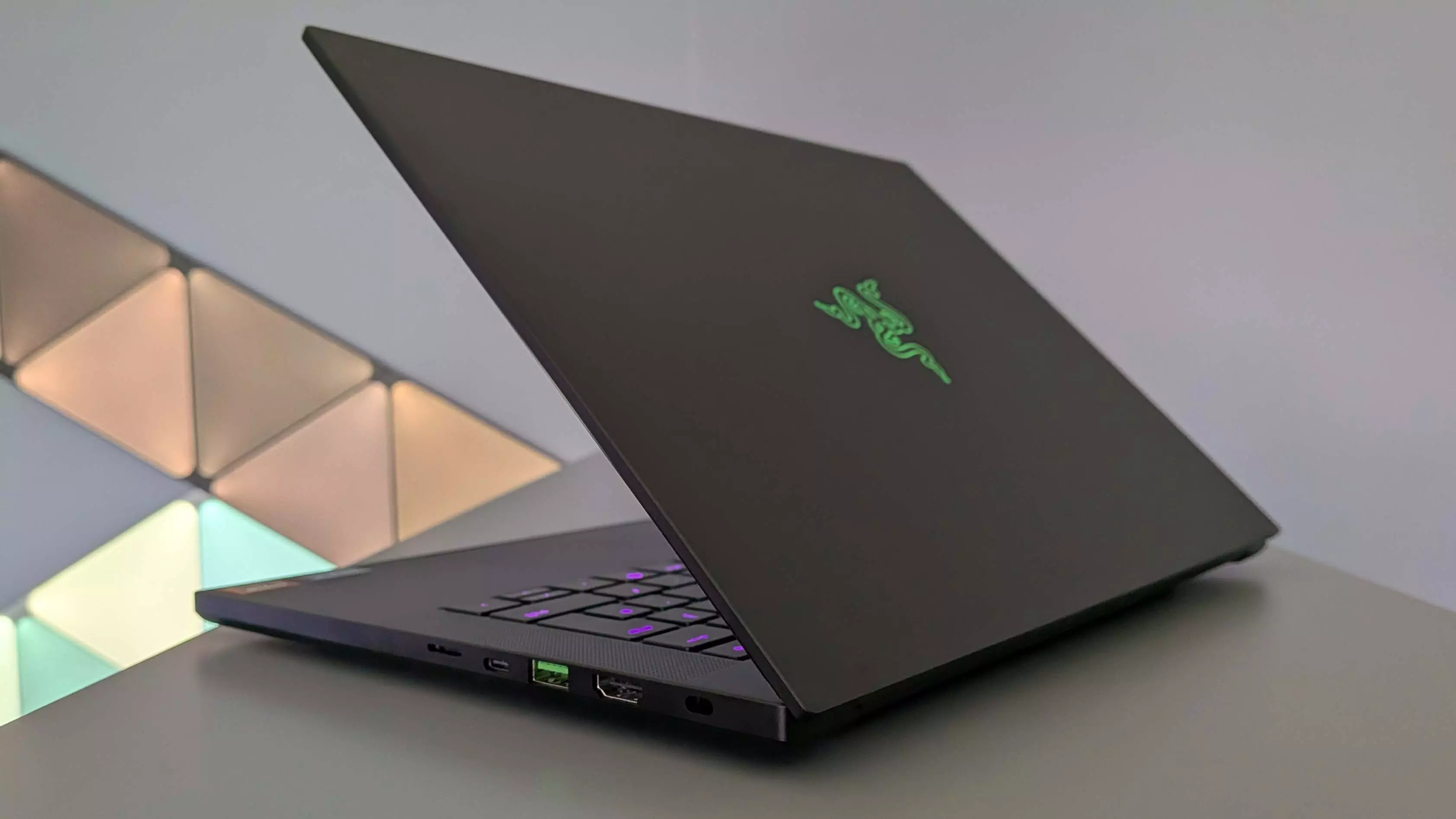 Redditor Lands Unexpected Razer Blade 18 Upgrade, Saving Thousands