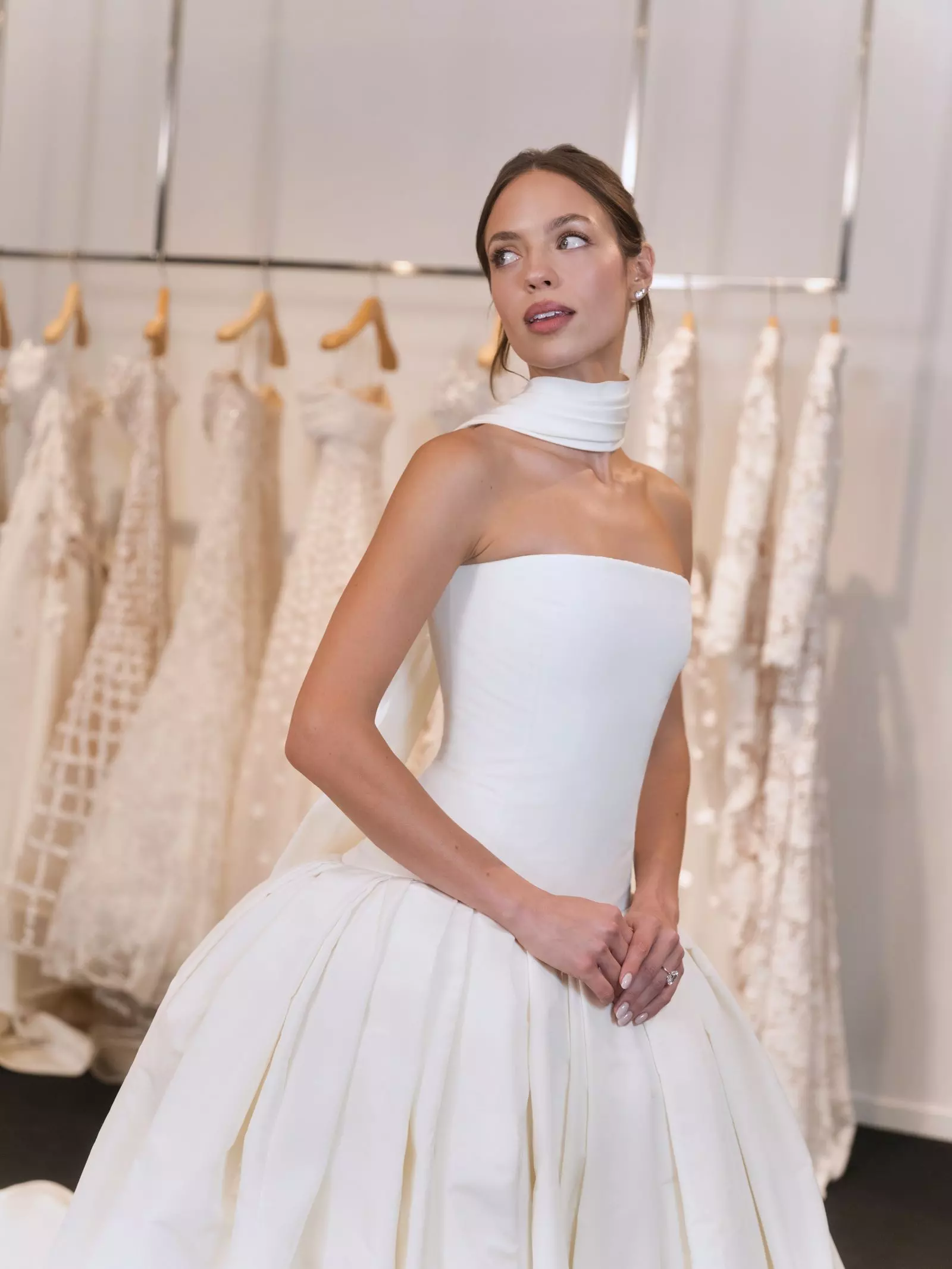 Claudia Sulewski's Wedding Wardrobe: A Glimpse into Her Oscar de la Renta Journey