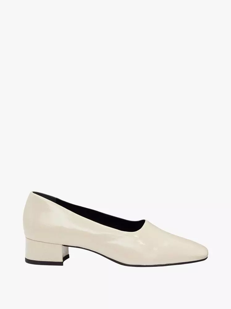 The Enduring Allure of Ballet Pumps: How Celebrities are Embracing This Chic Footwear Trend
