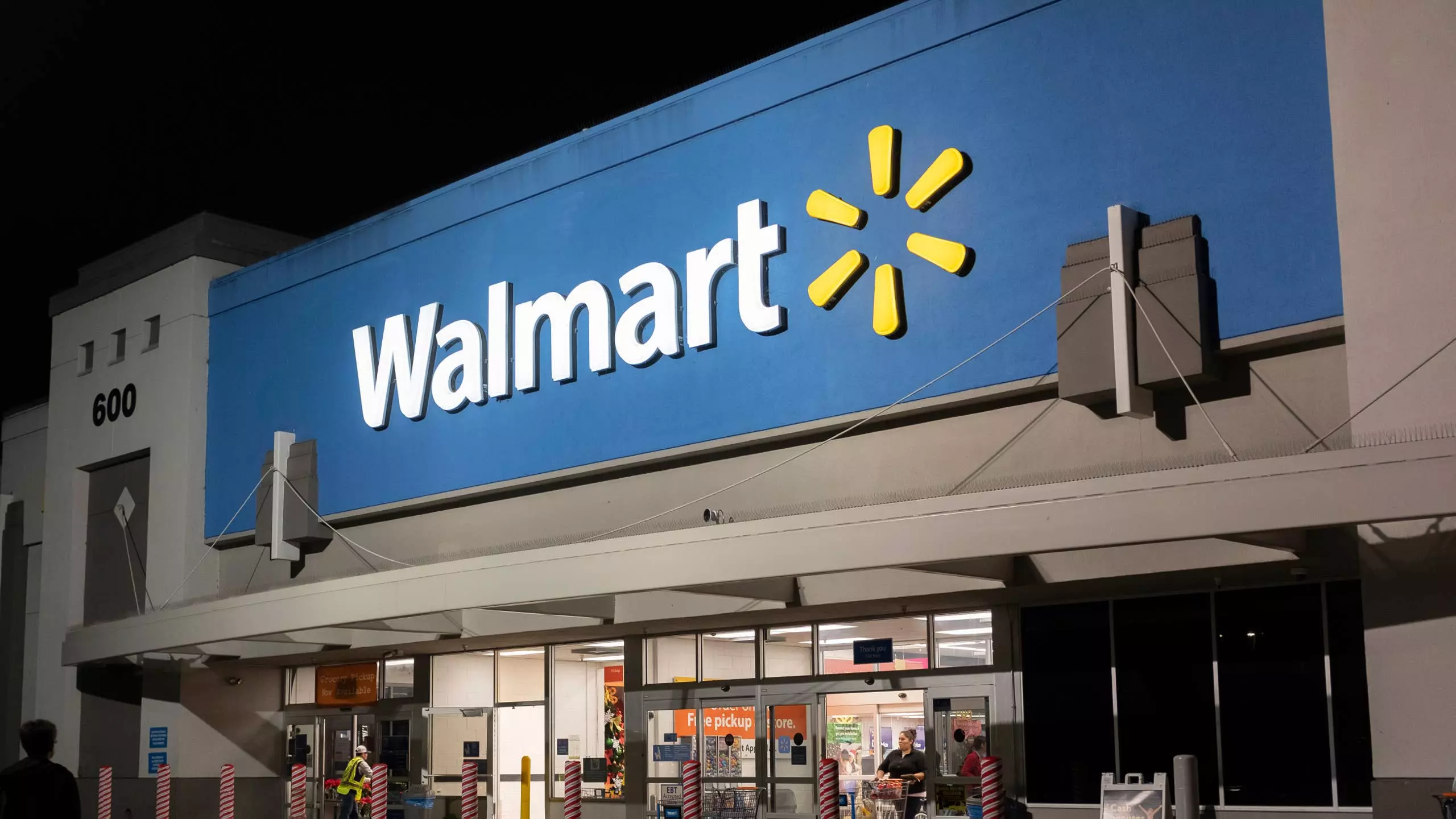 Walmart Slashes Price on Highly-Rated 105-Gallon Outdoor Storage Box