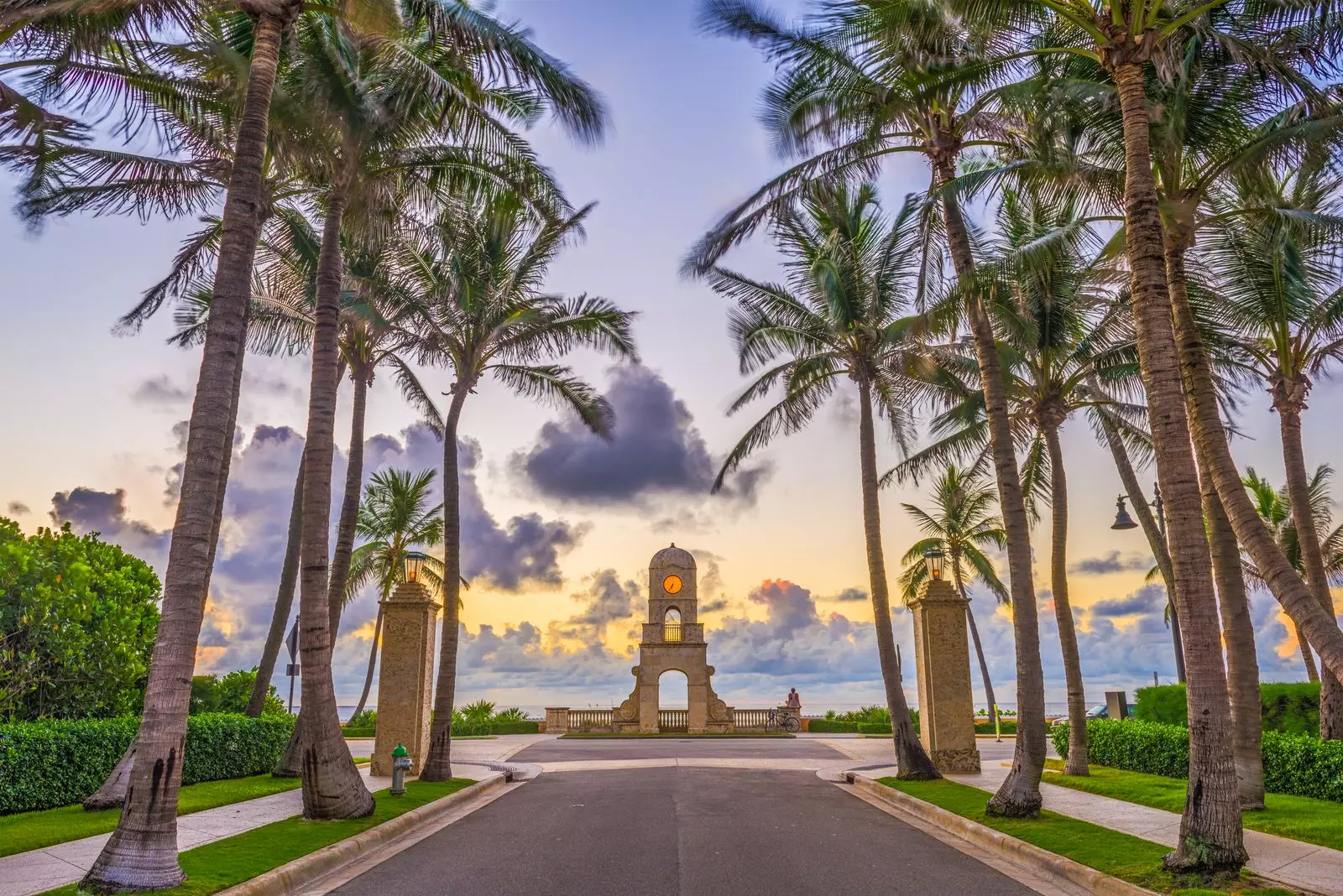 A Connoisseur's Guide to Palm Beach: Hotels, Cuisine, and Cultural Delights