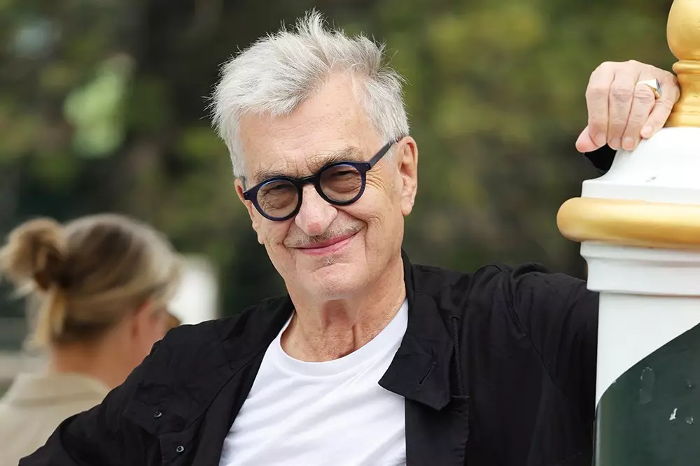 Wim Wenders Clarifies Filmmakers' Political Stance: Art as an Antidote, Not Politics